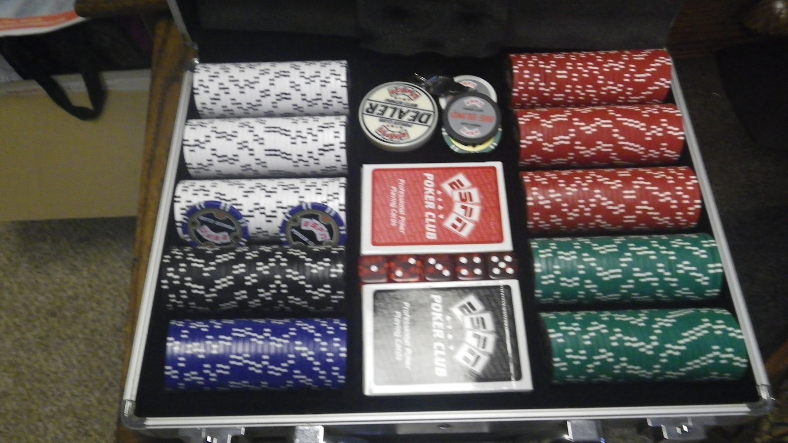 ESPN Poker Club set in case - excellent condition - complete