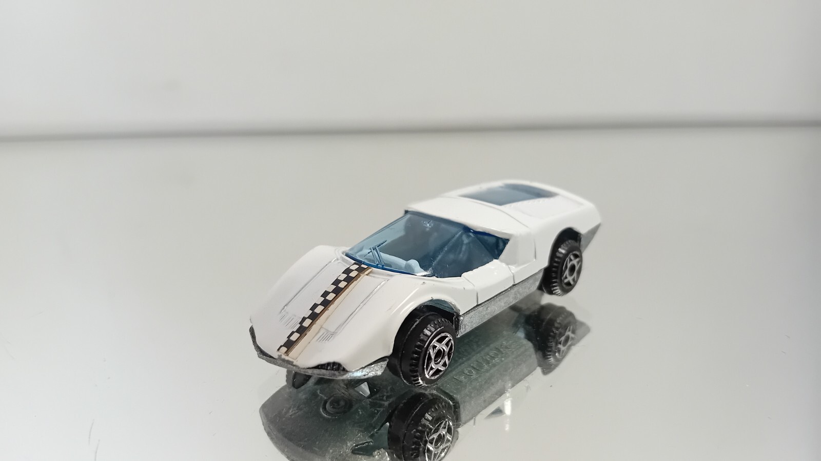 ポリトイズ アバルト2000 1⁄43 ミニカー ピニンファリーナ ポリトイズ