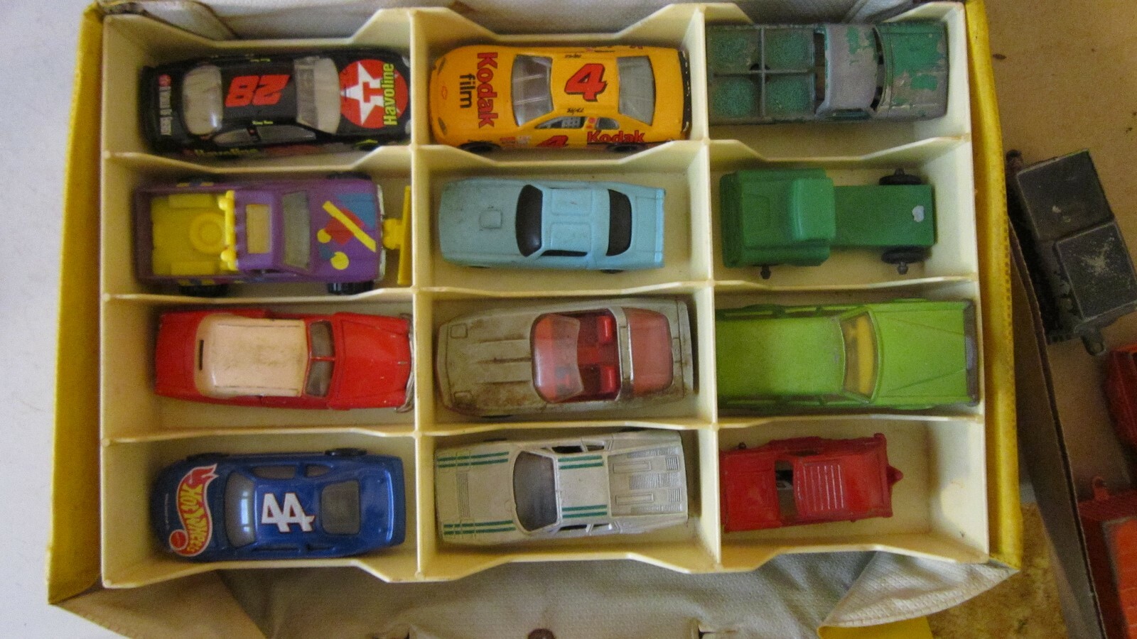 Vintage 1983 Hot Wheels 24 Car Collector's Case RARE