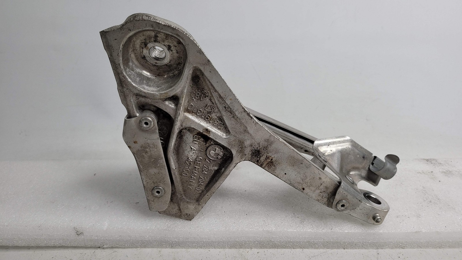 0 Bmw M4 F82 S55 Engine Mount Support Bracket RHS 2284204 image 2