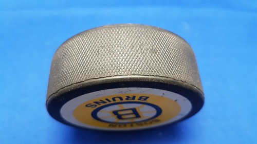 VINTAGE BOSTON BRUINS 1980s NHL Hockey Puck VICEROY
