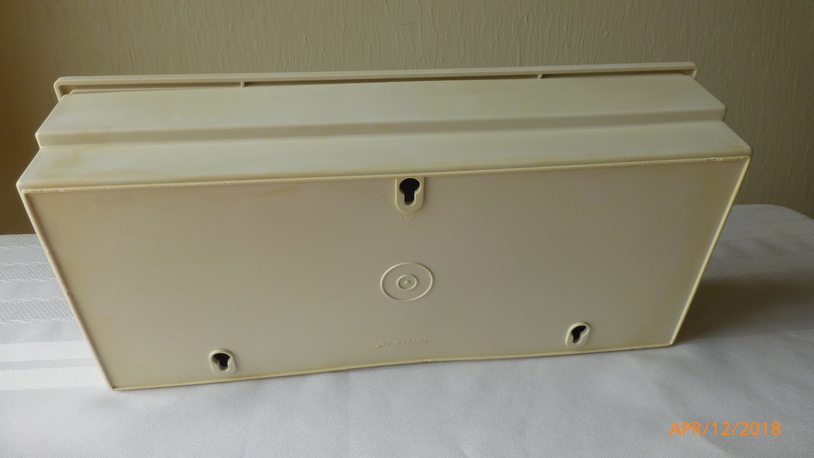 VTG Tupperware Wall Mount Wax Paper Foil Dispenser Almond Camper Cabin #1573-3