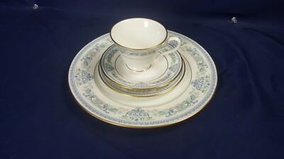 Oxford Fontaine Bone 4-Piece Place Setting Dinner Bread Plate Saucer Cup VG