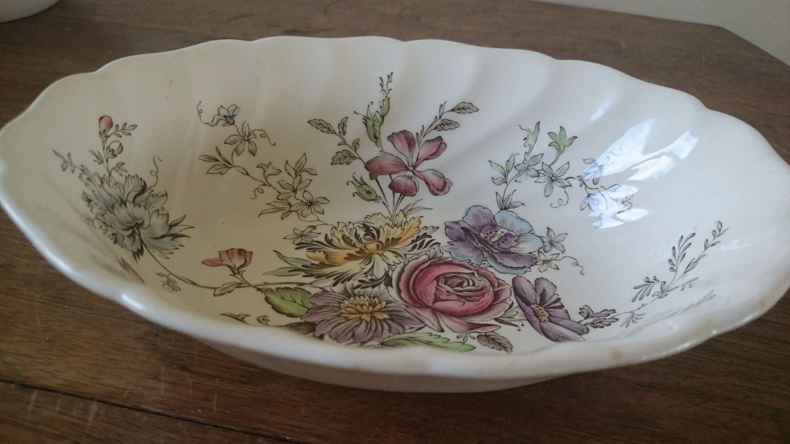 Vintage JOHNSON BROTHERS SHERATON 8-3/4