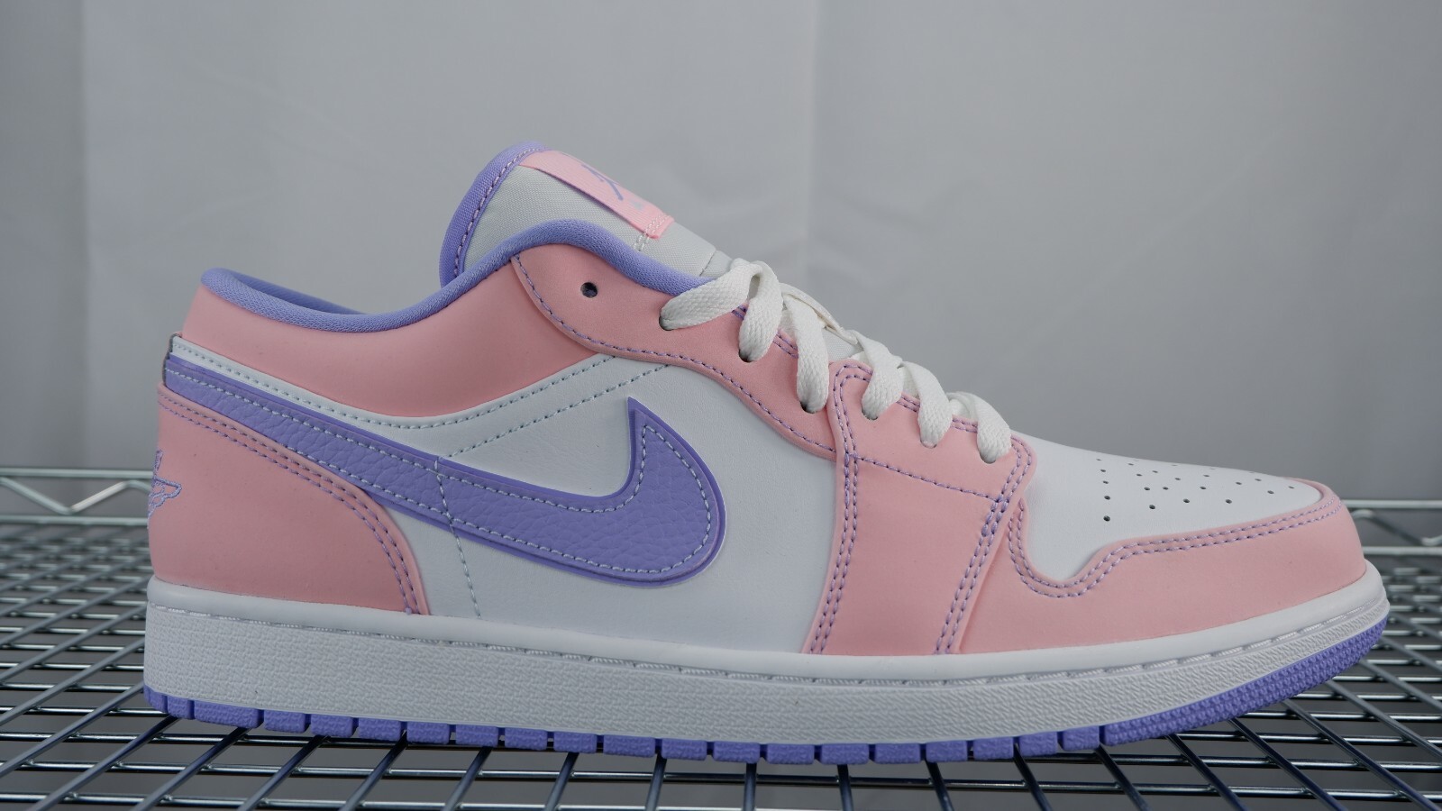 NEW Nike Air Jordan 1 Low SE Arctic Punch Pink Easter Men NEW Nike Air Jordan 1 Low SE Arctic Punch Pink Easter Men