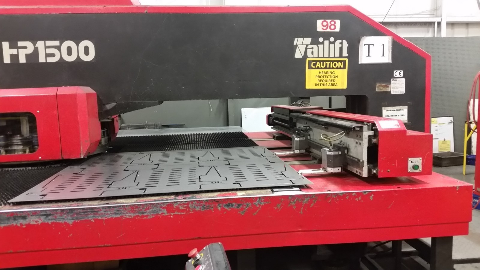 CNC Fanuc 18P 33 Ton 40 Station Turret Punch Press, 2005-06 Tailift HP1500,