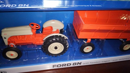 Ertl Tomy 1/16th Ford 8N Tractor Die Cast Metal & Steel Flarebox Wagon NIB
