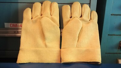 Extreme heat resistant gloves