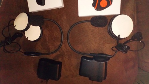 Veetop 2 x 800m Water Resistant Bluetooth Motorcycle Motorbike Helmet Intercom..