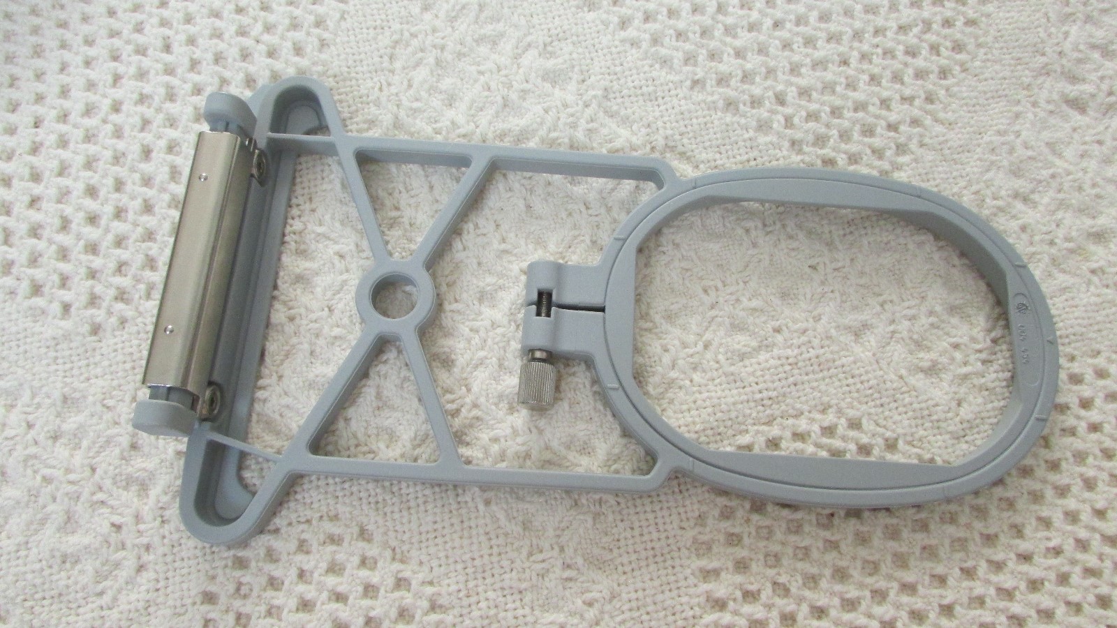 Genuine Bernina Small Emb Hoop with Template/Adapter Artista 165, 170, 180 Exc