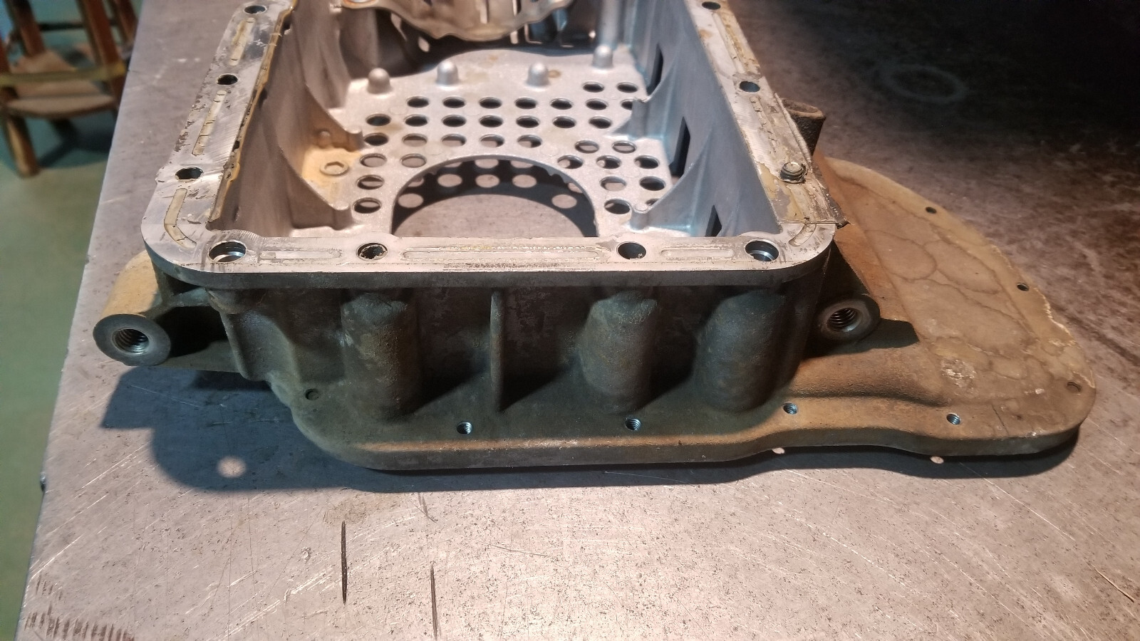 12634971 2011-2015 UPPER OIL PAN CHEVROLET Duramax 6.6l 6.6 LML ref511 - Picture 6 of 12