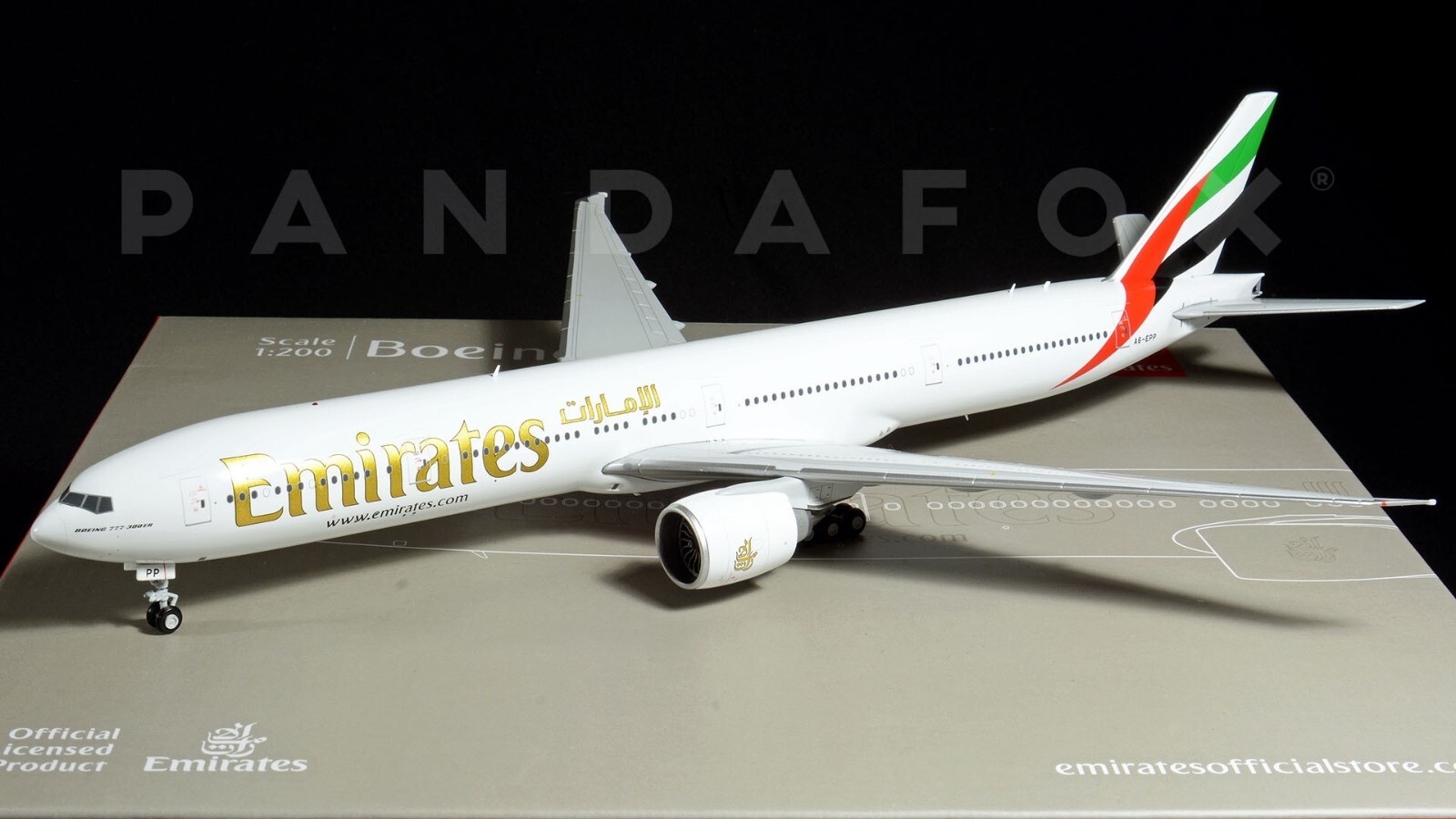 Gemini200 エミレーツ航空 B777-300ER A6-END Gemini Jets Emirates B777-300ER no Expo marking; flaps down