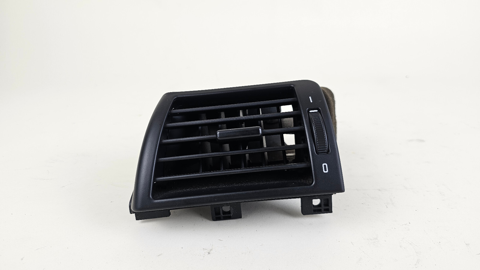 01-06 BMW BMW E46 2004 330i 328i 325i M3 Front right Dash AC Air Vent OEM