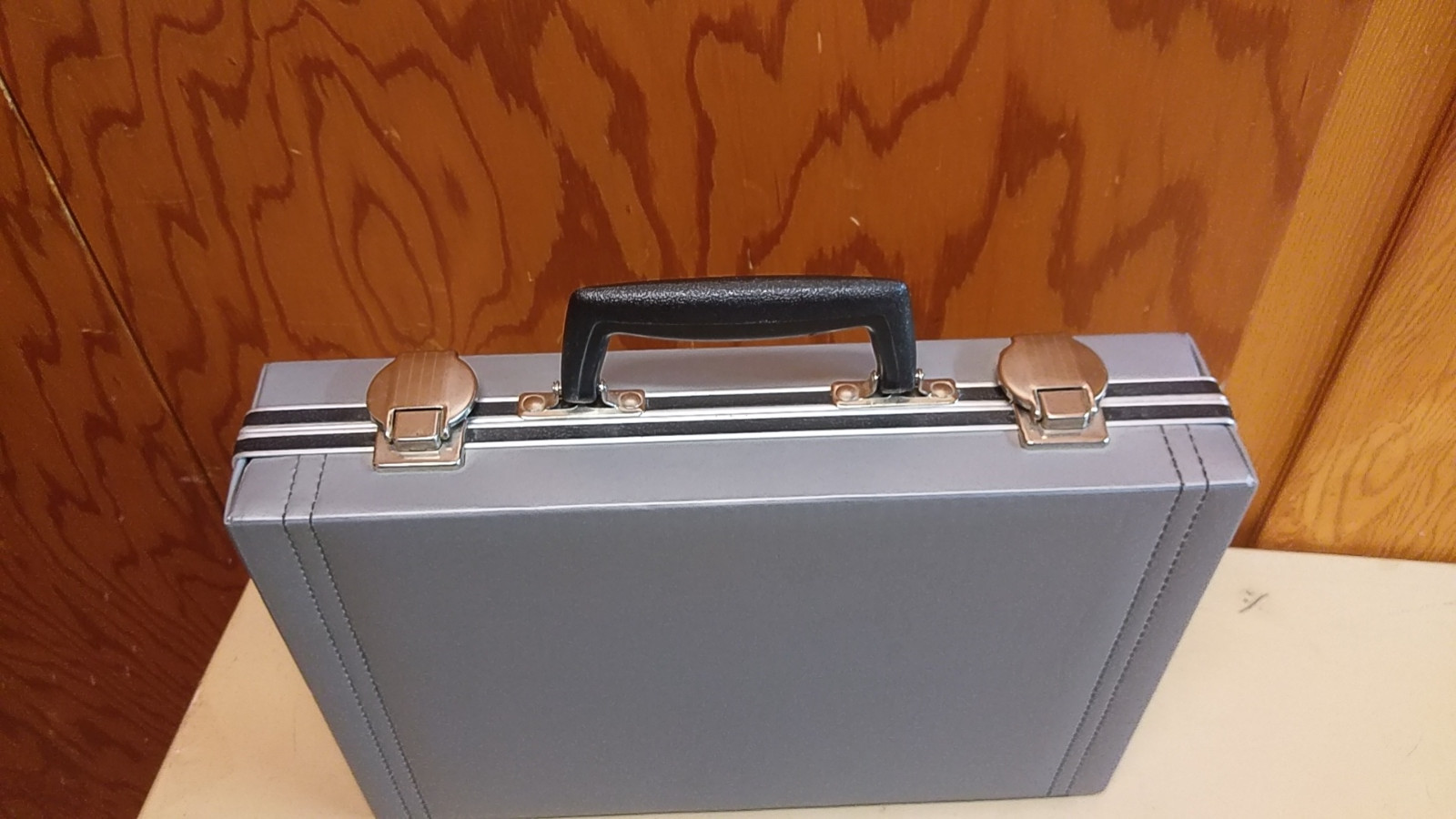 Vintage Cassette Tape Carry Case Briefcase Holds 30 Cassettes