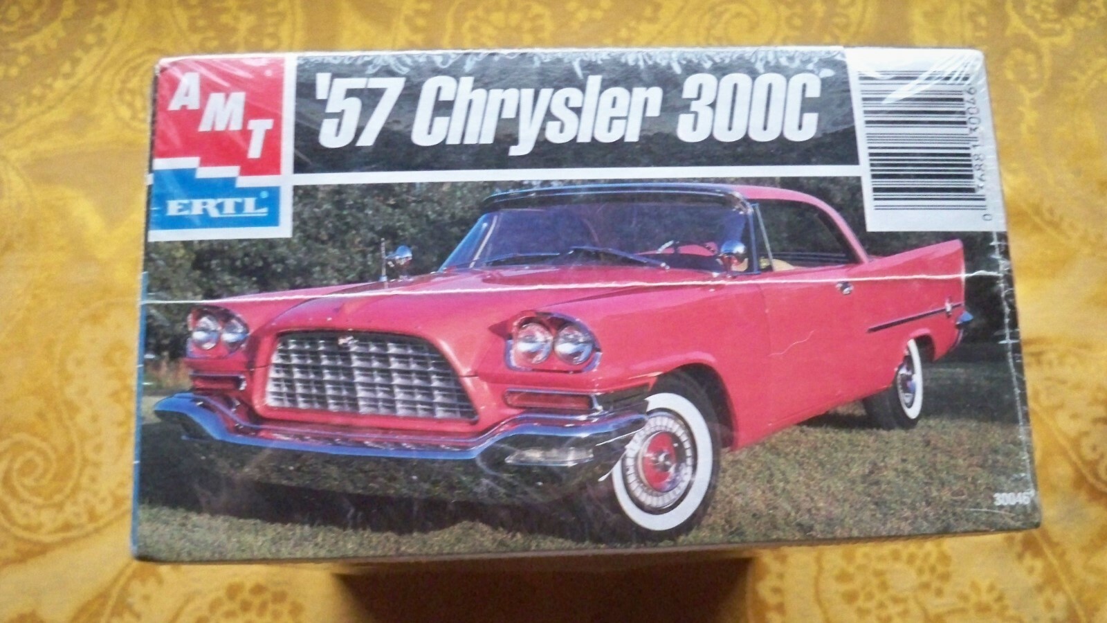 AMT 1957 Chrysler 300C  model car kit. Sealed box 1999 Issue