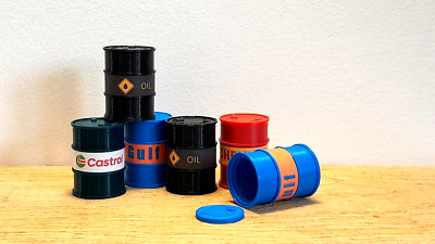 6 Oil Drums for Farm/workshop/layout diorama - coloured and labelled 1/32 scale