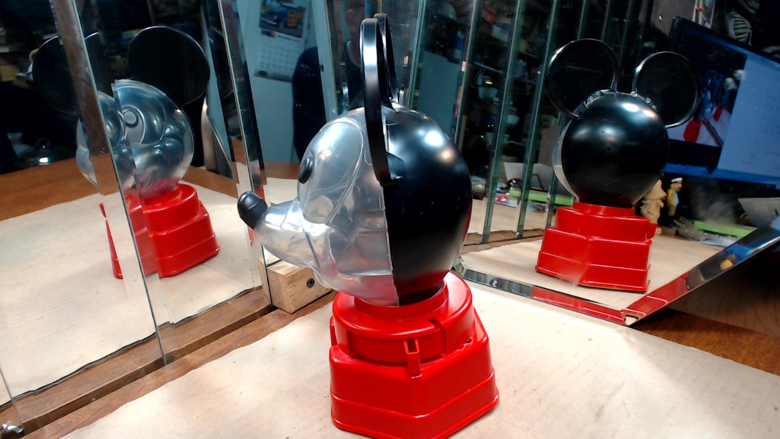 Vintage - 1968- Hasbro Mickey Mouse- Bubble Gumball Dispenser-clean