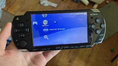 SONY - れれPSP2000 ブラック Sony PSP 2000 Piano Black Console - Consolevariations