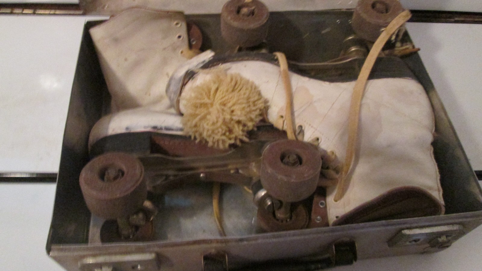 Vintage Roller Rink Indoor Skates White High Top Womens 5