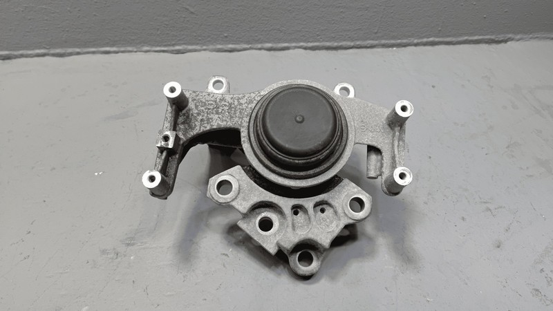 Used 2021 Nissan Rogue 2.5L Engine Transmission Driver Side Mount Support Bracket OEM