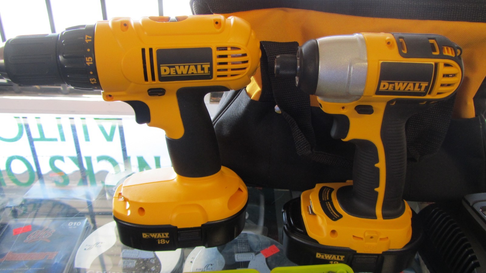 DEWALT 18V SET-DC825 1/4 HEX IMPACT DRIVER/ DC759 CORDLESS DRILL-BITS-BAG-EXCELL