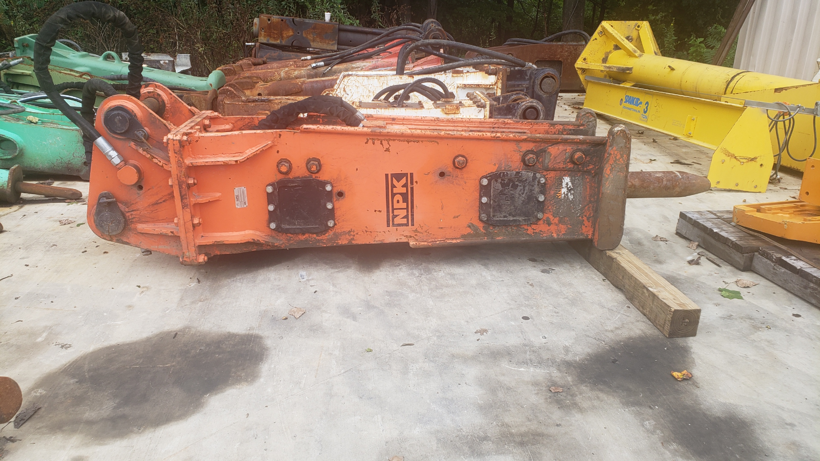 NPK E 220 HYDRAULIC BREAKER HAMMER FOR EXCAVATOR