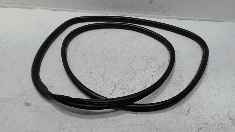 Used 2019-2025 Honda Passport Left or Right Door Body Weatherstrip Seal OEM