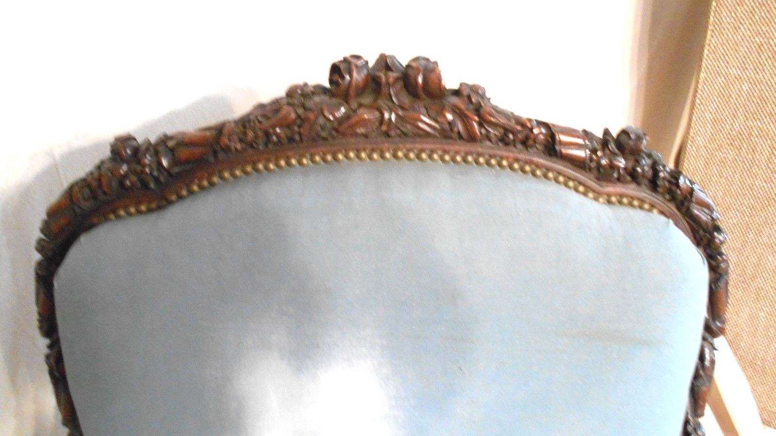 A GREAT OVERSIZE HAND CARVED VICTORIAN LOUIS XVI WALNUT UPHOLSTERED ARMCHAIR