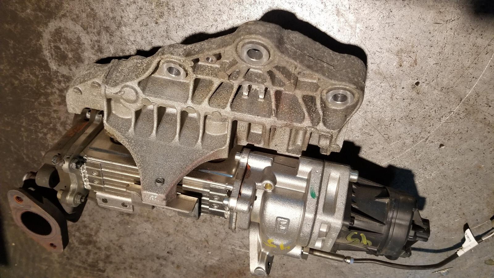68445601AA 68211310AAA  3.0L ECODIESEL USED EGR COOLER - Picture 6 of 11