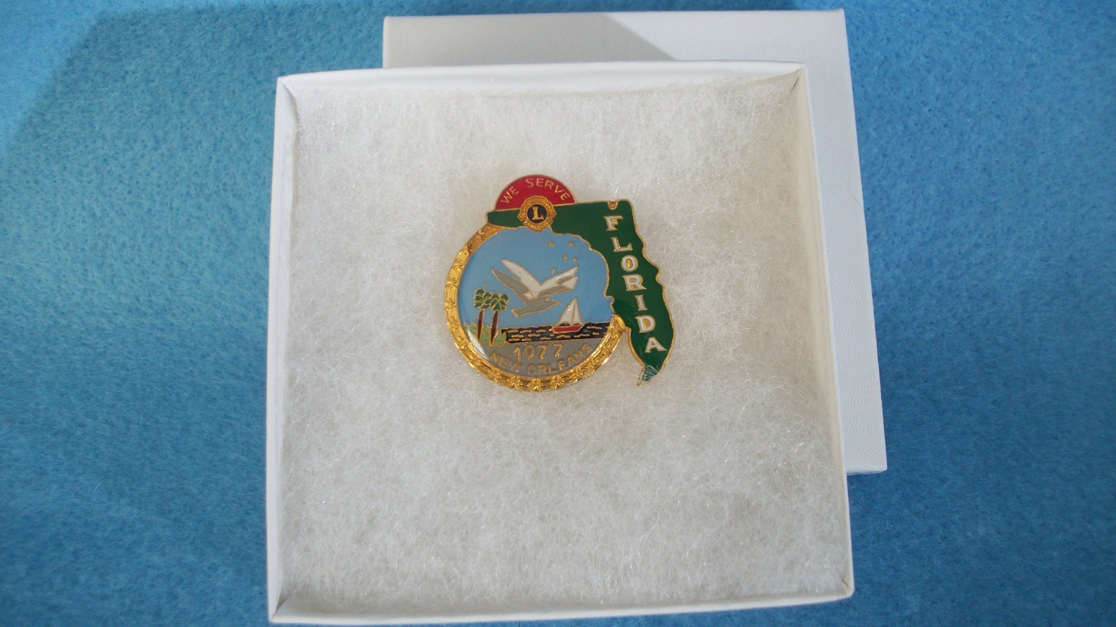 LIONS CLUB PIN FLORIDA New Orleans 1977 We Serve with Gift Box