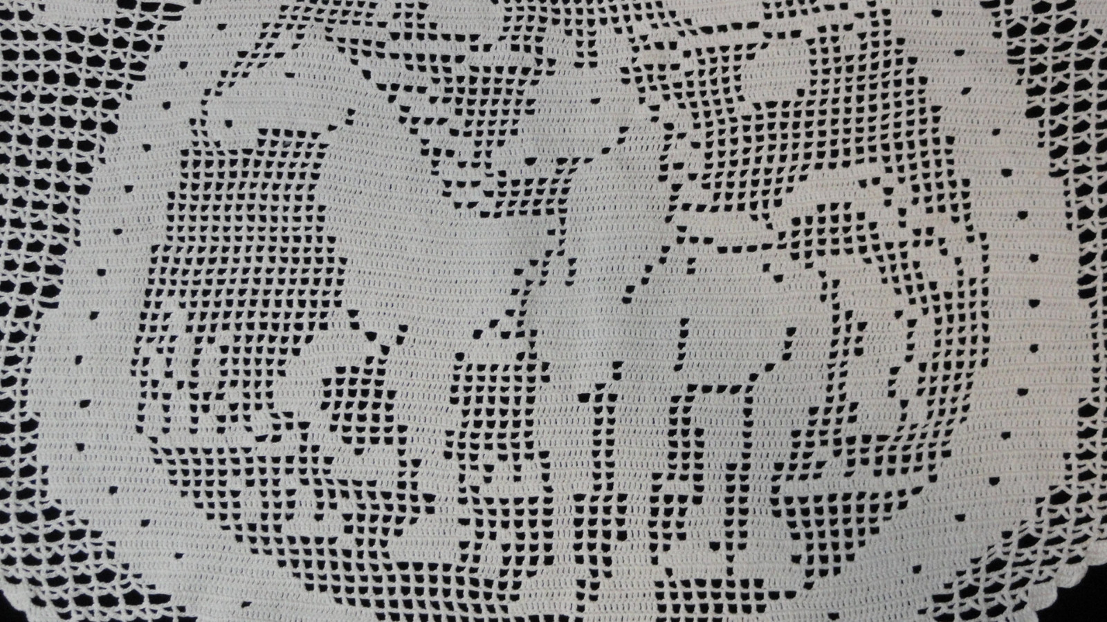 Vintage HAND CROCHET Crocheted ANTIMACASSAR Chair Back Topper Protector - HORSES