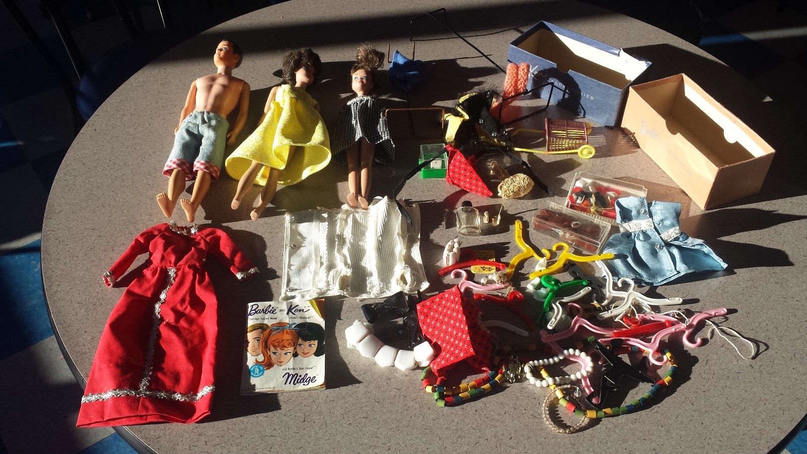 Mattel Barbie 1963 Skipper 1960 Ken Doll Midge 1958 Case Clothes Accessories