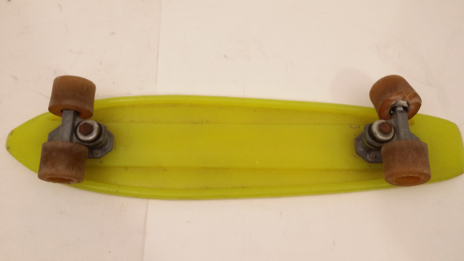 Vintage CAL 240 Yellow skateboard Universal Grabber IV wheels/trucks 23.5” deck