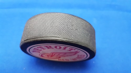 DETROIT RED WINGS 1980s NHL Hockey Puck VICEROY