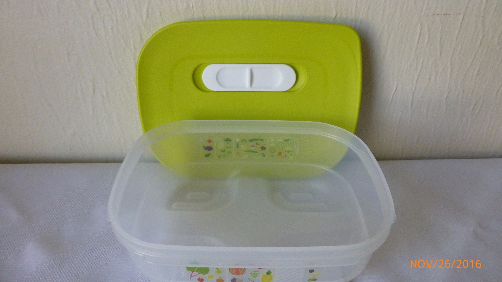 New Tupperware Fridge Smart Container with Fresh Chart Pattern .8 L Yellow Seal
