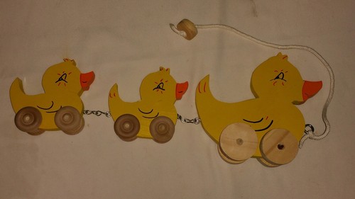 Toy Pull along Mama Duck and Two Baby Ducks Wooden Child Safe Painted w/Wheels