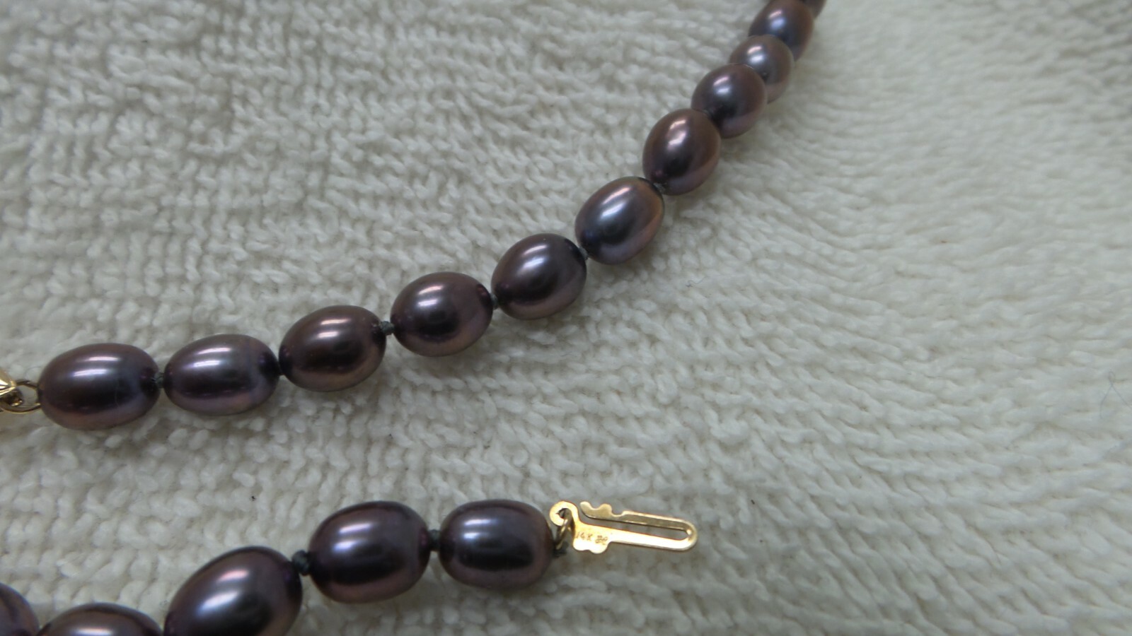 Ladies14kt Black Pearl Necklace and Earrings