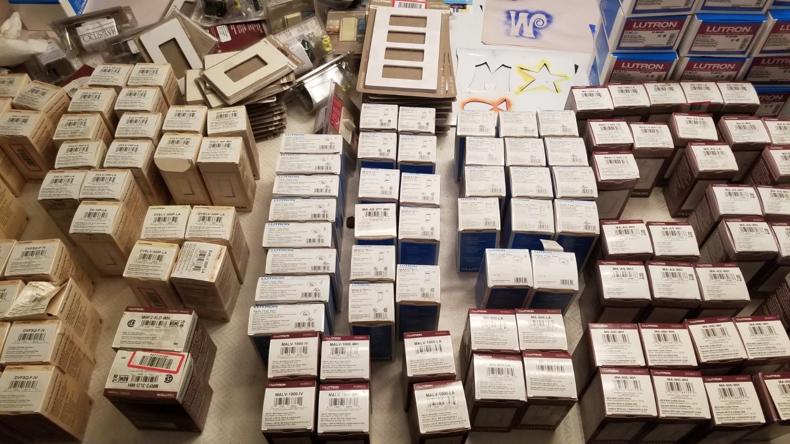 Lutron Wholesale Lot Quantity of A Total Of 253 Dimmer Switches NEW