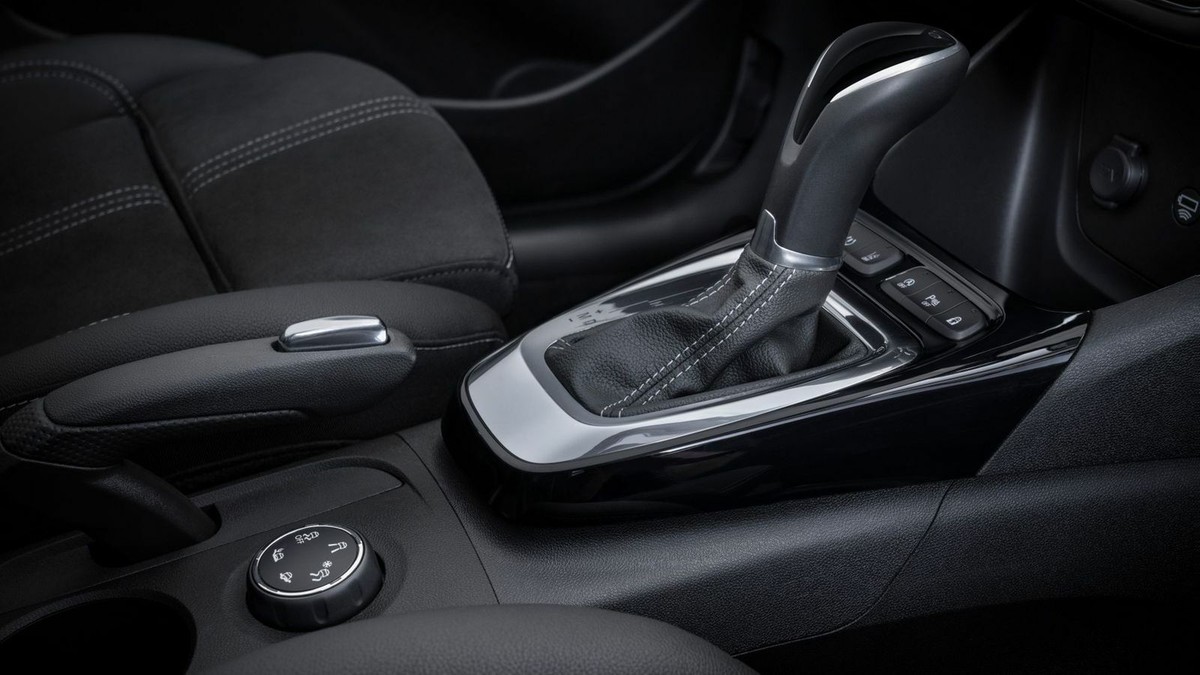 Opel Crossland 2020 with focus on the gear lever 