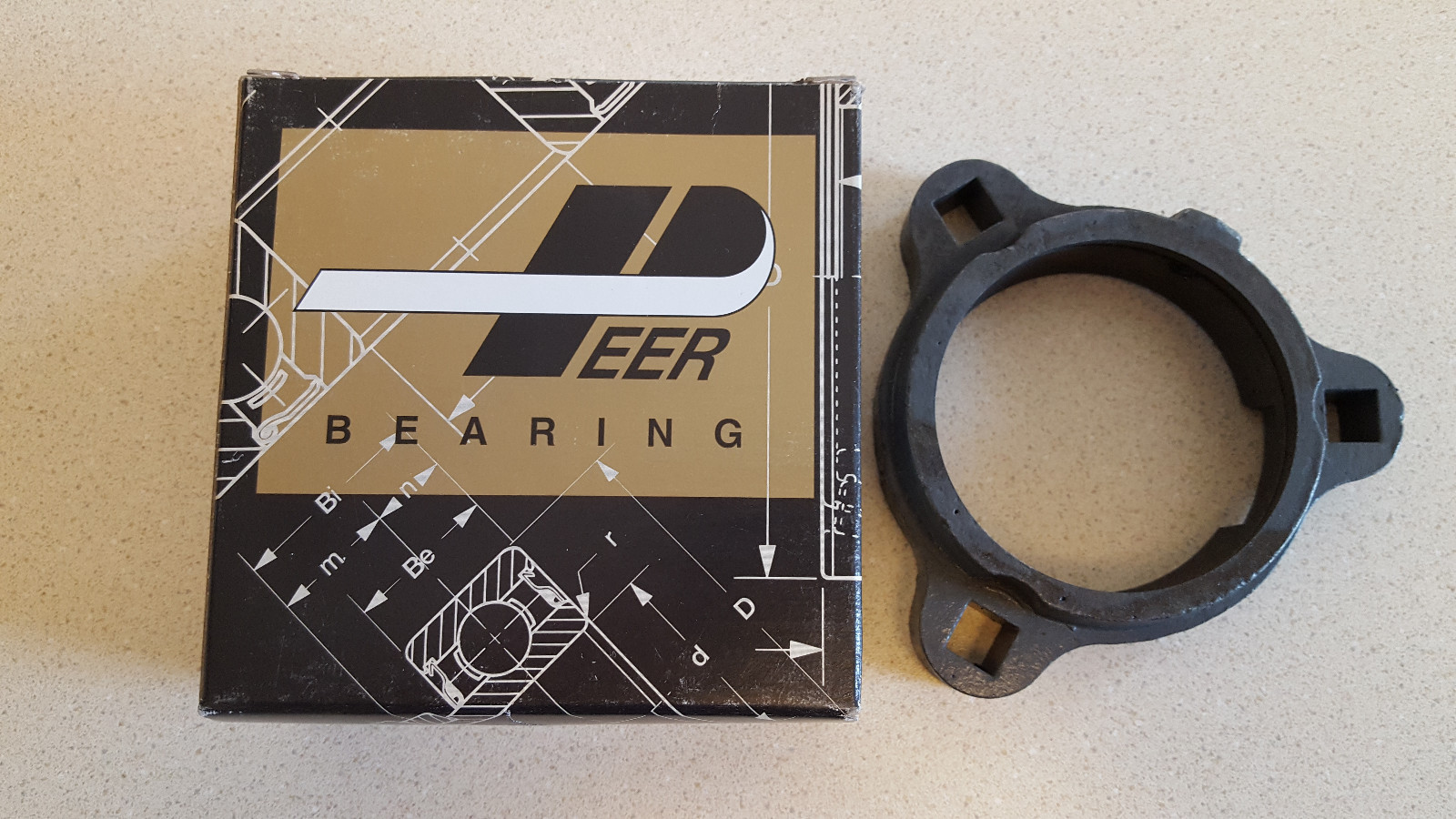 4 Peer F3X - 207 - H - 3 bolt square hole bearing housings NIB