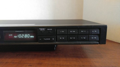 AKAI QUARTZ SYNTHESIZER TUNER MODEL AT-A301 MADE IN JAPAN