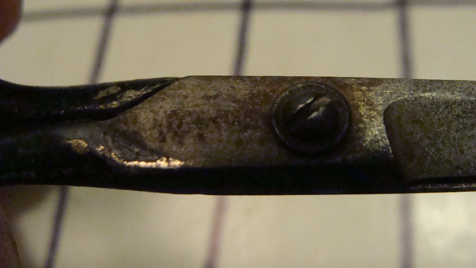 Vintage Original - small unmarked SCISSORS -- works great --