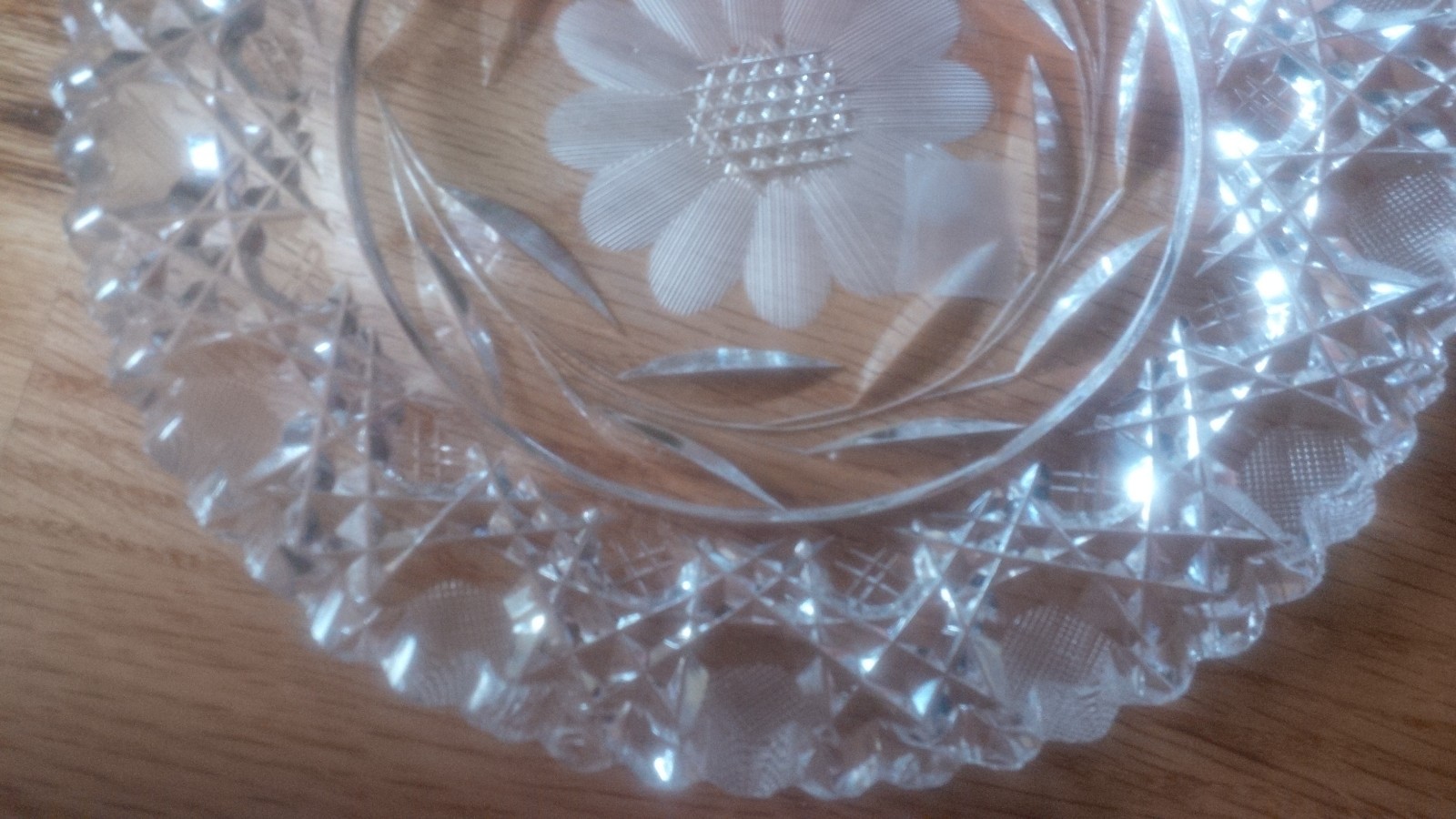 Crystal plate