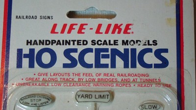 LIFE-LIKE RAILROAD SIGNS HO Scale SCENICS Hand Painted Models No.1133