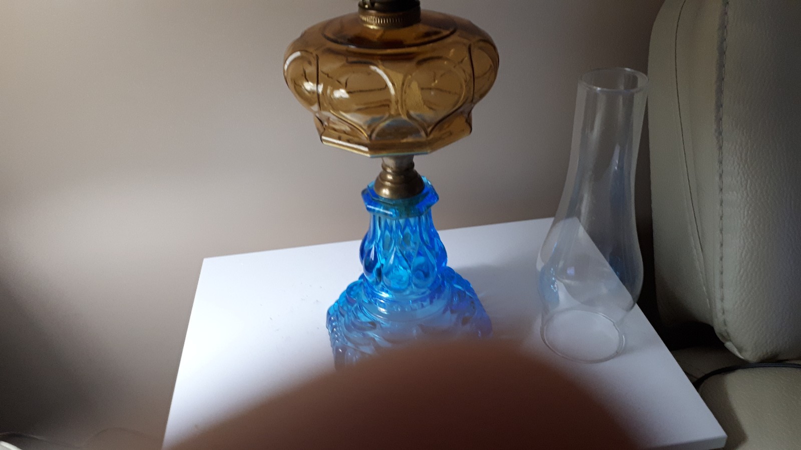 Beautiful Vintage/Antique oil lamp