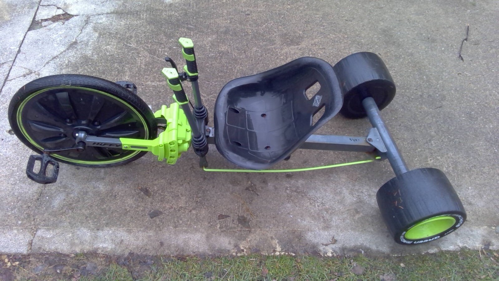 huffy 16 inch out door drift trike ages 9-12