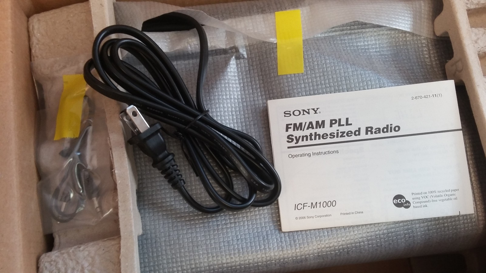 Sony ICF-M1000 FM/AM PLL synthesized Digital Tuning w/ LCD Clock Display Bass