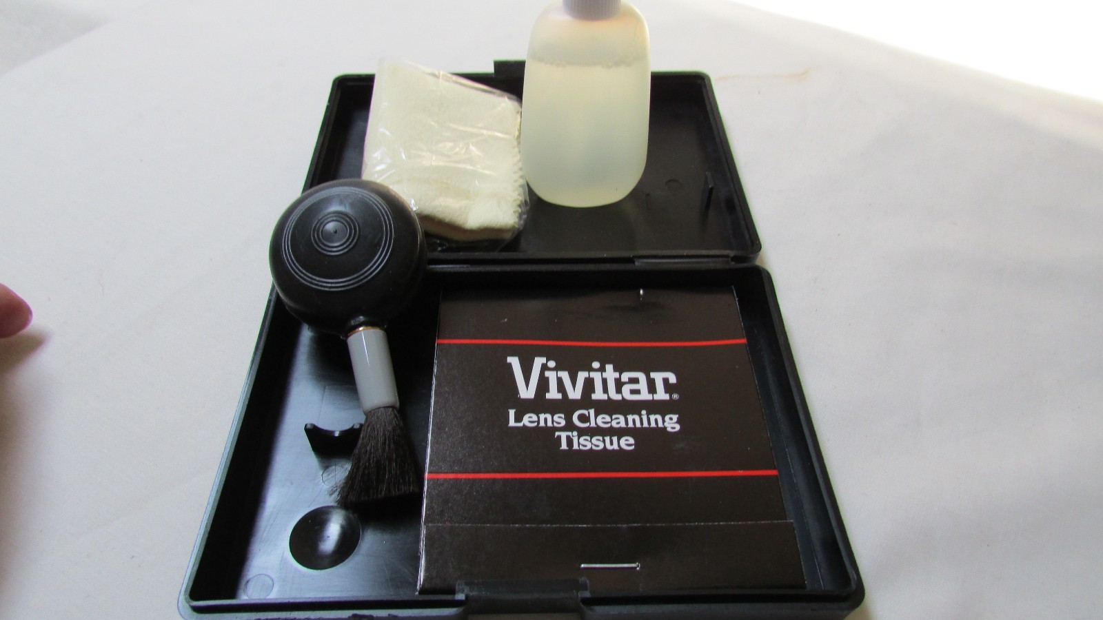 Vivitar Cleaner Solution 30cc, Len Cleaning Tissue, Brush, Cloth in Box