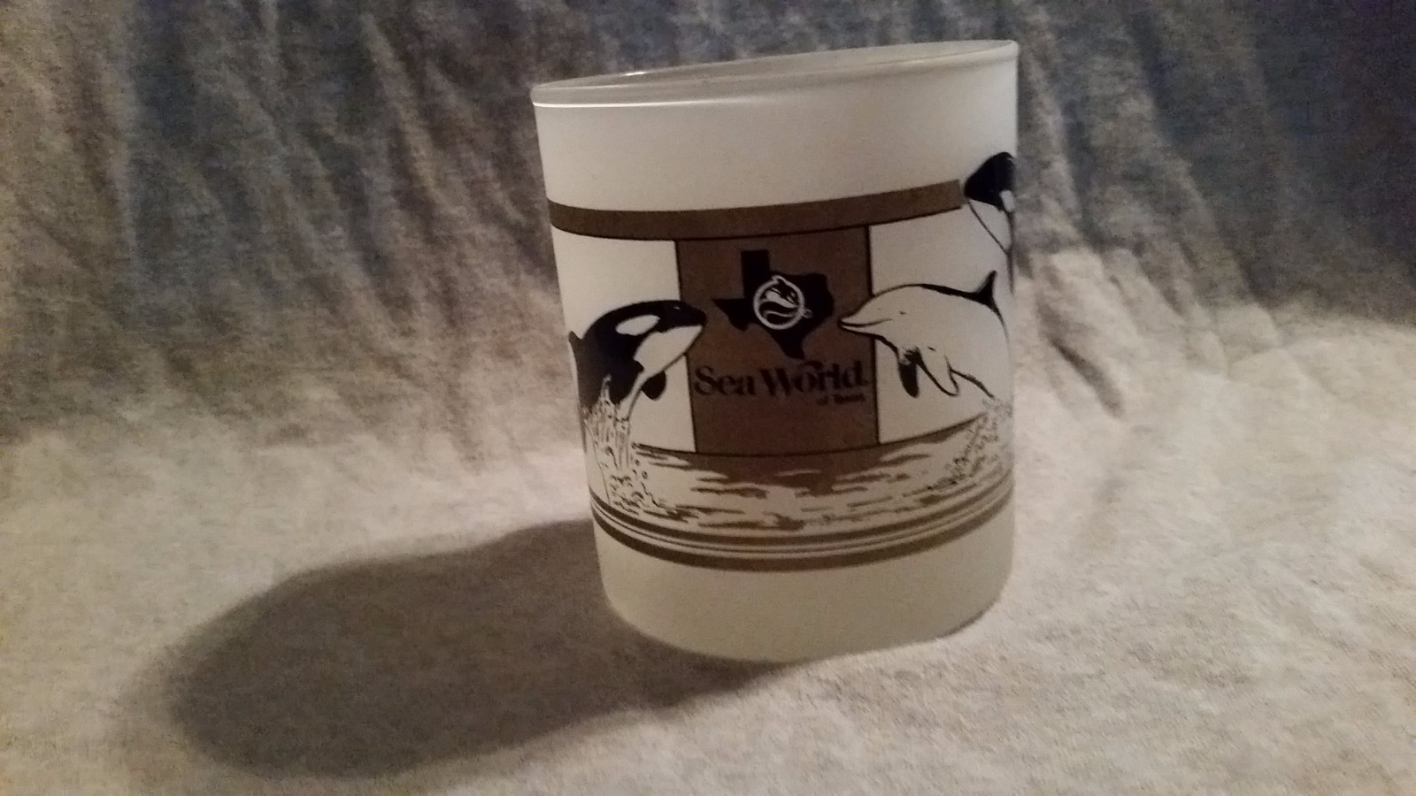 Rare Vintage 1968 Sea World Frosted Glass with Shamu the Whale