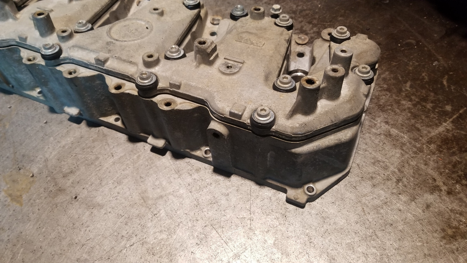 2011-2015 DURAMAX 6.6 6.6L DIESEL LML VALVE COVER & SPACER RH PASSENGER - Picture 7 of 9